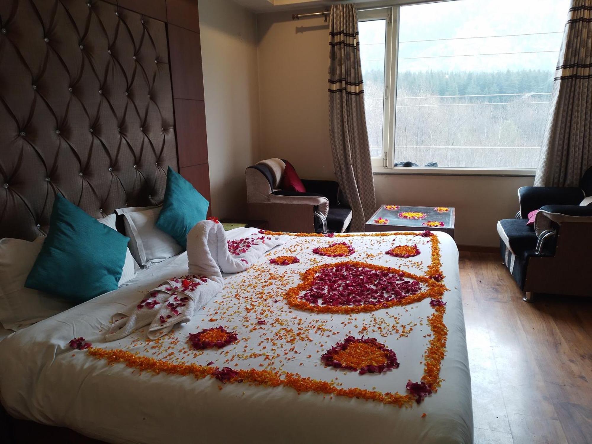 Hotel Neelam Manali Near Volvo Bus Stand Manali Zewnętrze zdjęcie